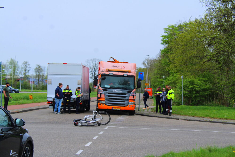 Botsing tussen fietser en bakwagen in Leeuwarden