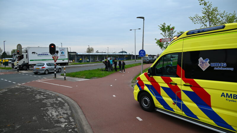 Persoon op fiets gewond bij aanrijding in Leeuwarden