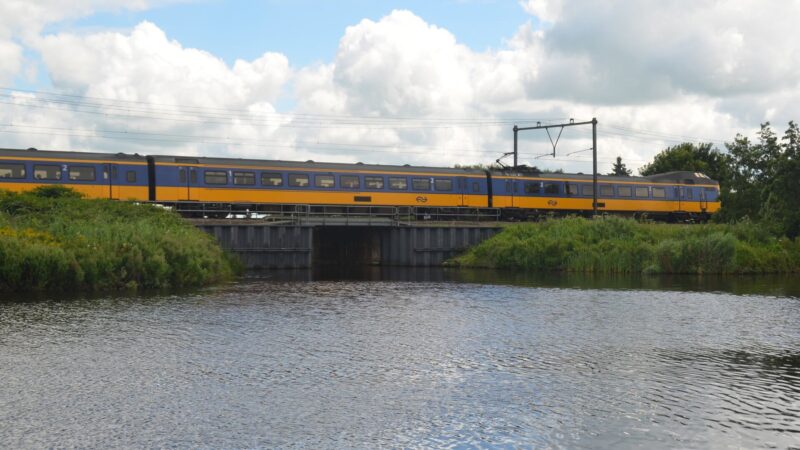 UPDATE: Treinverkeer stilgelegd tussen Leeuwarden en Akkrum door defecte spoorbrug