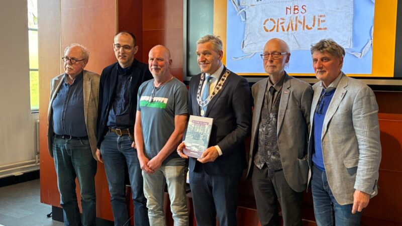 VIDEO: ”De Fles is Leeg!” Ontdek Leeuwarden tijdens WOII en de Bevrijding met Nieuw Stickerboek