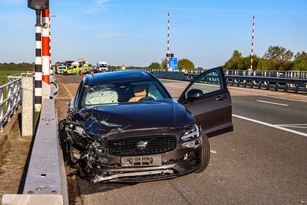 Botsing bij Fonejachtbrug zorgt voor afsluiting N31 tussen Garyp en Leeuwarden