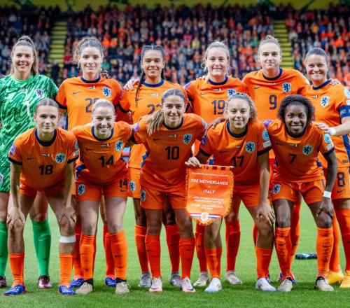 Laatste Test voor het EK: Oranjevrouwen Spelen Uitzwaaiwedstrijd tegen Finland in Leeuwarden
