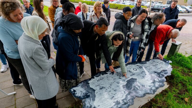 Vijf nieuwe literaire banken in Fryslân