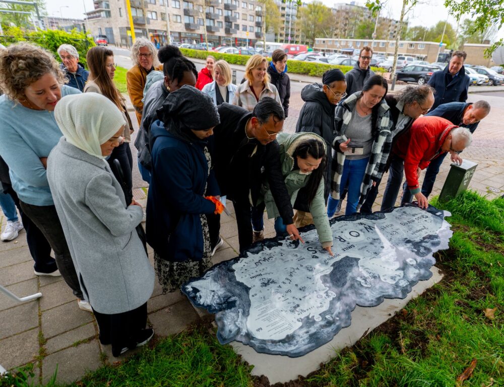 Vijf nieuwe literaire banken in Fryslân