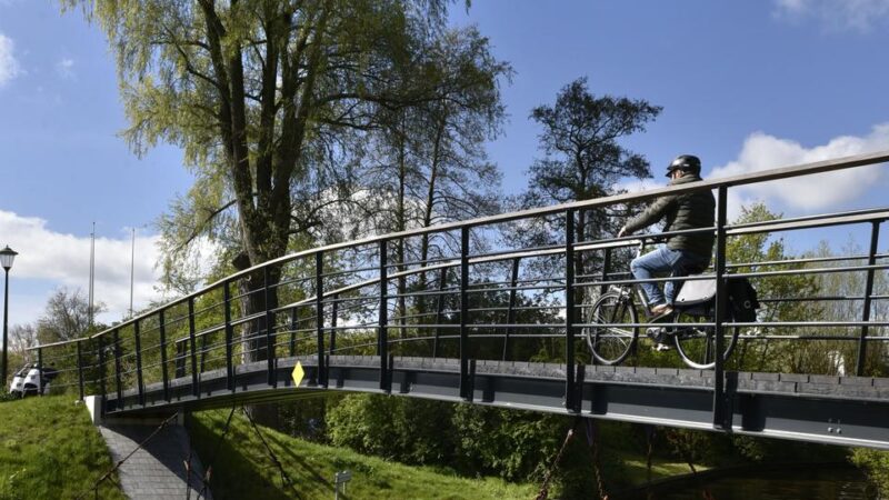 Wiebelende fietsbrug roept vragen op over ontwerp en comfort