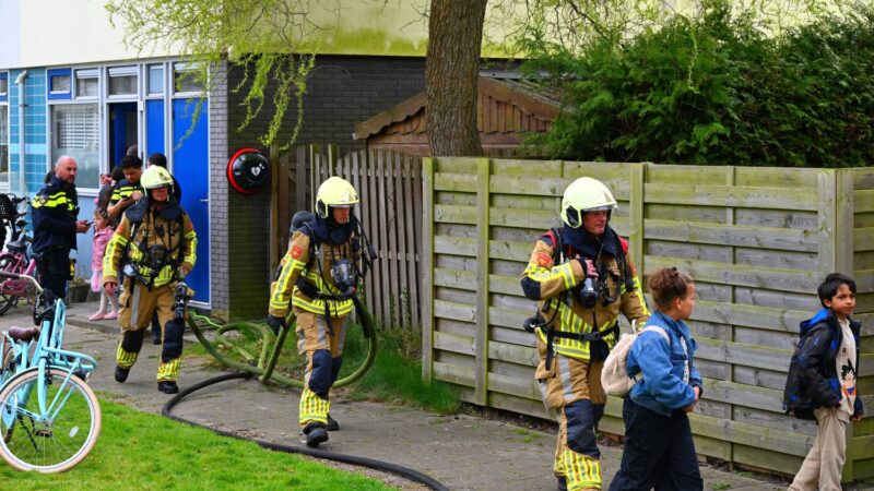 Brand in coniferenhaag snel onder controle in Leeuwarden