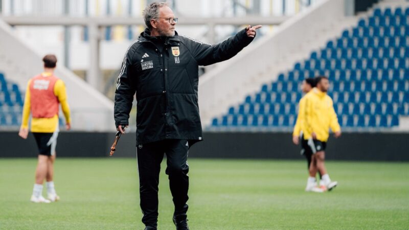 Henk de Jong: “Ik ben er trots op dat ik trainer van deze unieke club ben”