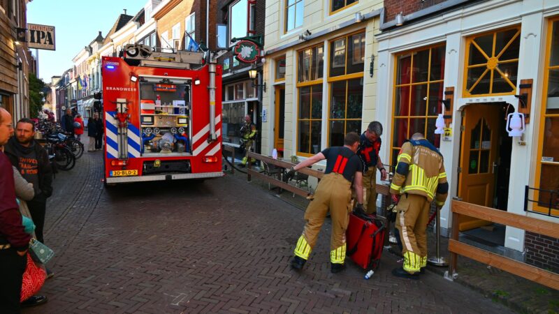 Restaurant ‘De Lachende Koe’ ontruimd wegens brand bovenwoning in Leeuwarden