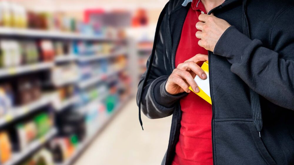 Vier weken cel voor diefstal van voetbalkleding uit winkel