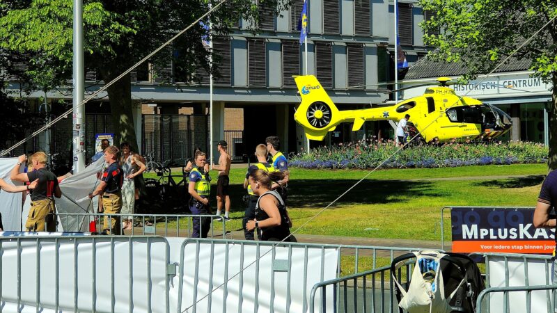 Deelnemer Loop Leeuwarden zakt in vlak voor finish, hulpdiensten massaal ter plaatse