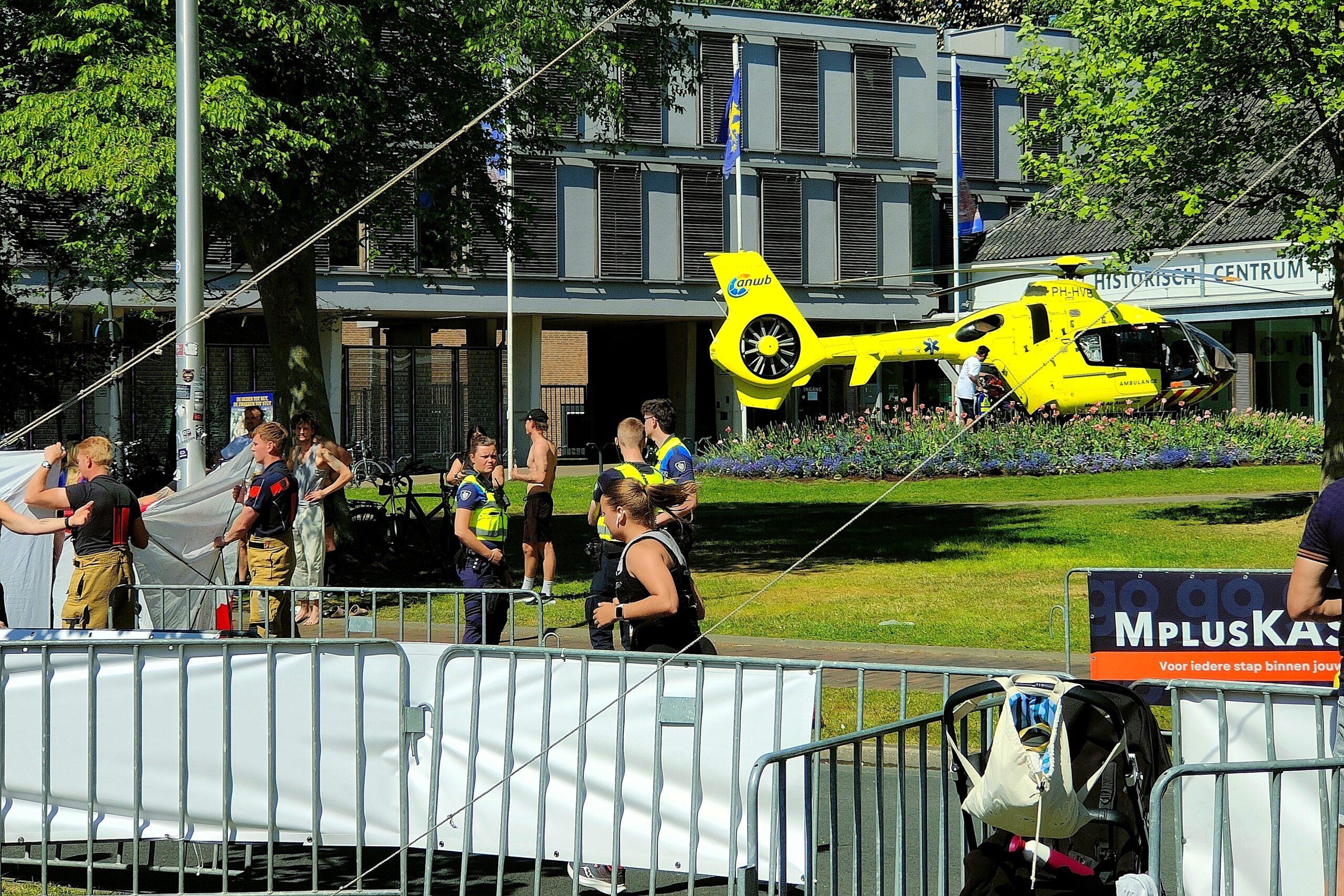 Deelnemer Loop Leeuwarden zakt in vlak voor finish, hulpdiensten massaal ter plaatse