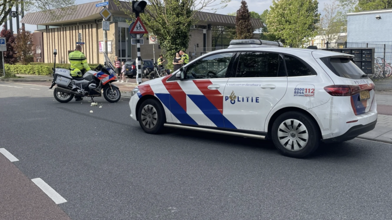 Automobilist slaat op de vlucht na heftige aanrijding met fietser in Leeuwarden