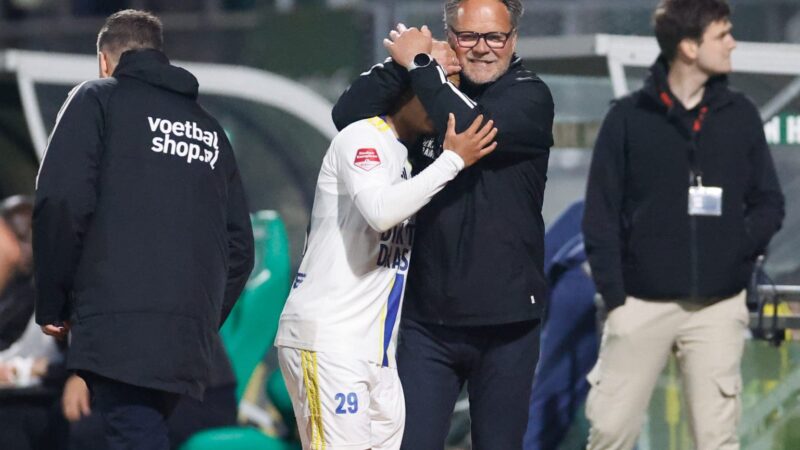 VIDEO Henk de Jong na knotsgekke avond bij ADO Den Haag: “We kunnen echt heel veel”