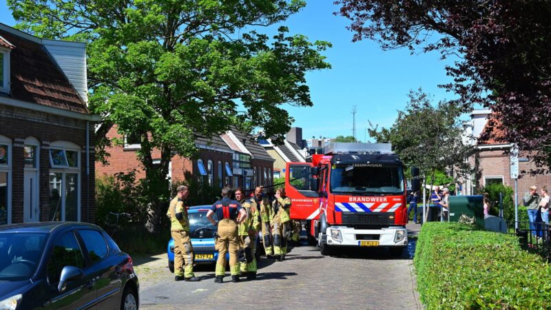 Brandweer blust brand in een woning aan de Rembrandtstraat in Leeuwarden
