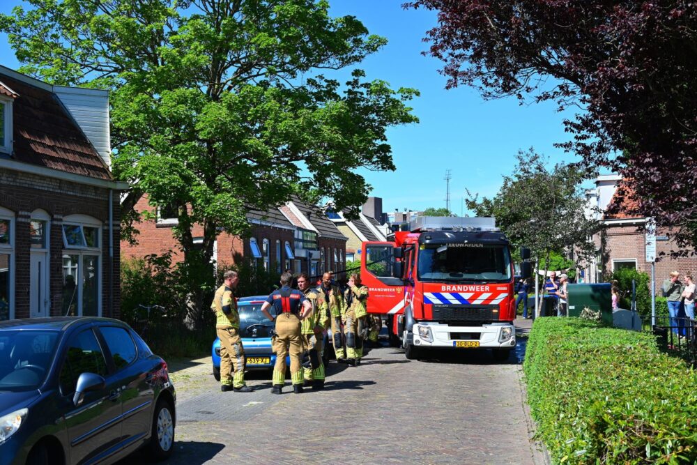 Brandweer blust brand in een woning aan de Rembrandtstraat in Leeuwarden