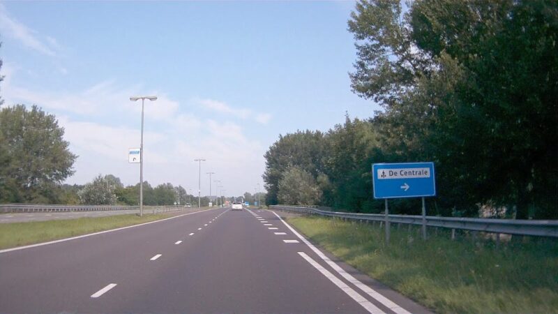 Wegwerkzaamheden Anne Vondelingweg Leeuwarden gestart: hobbels worden aangepakt