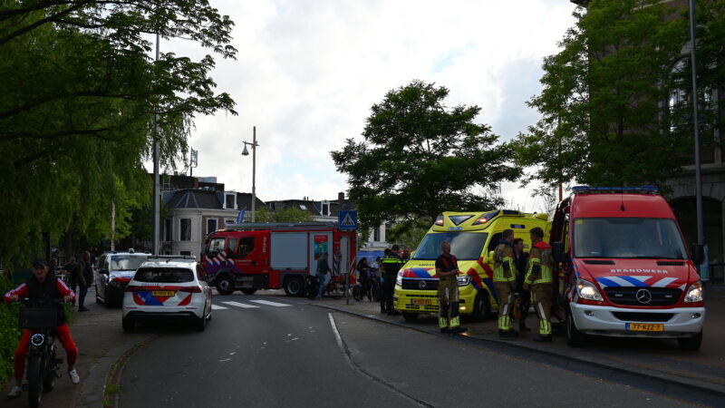 Duikteam brandweer haalt persoon uit stadsgracht