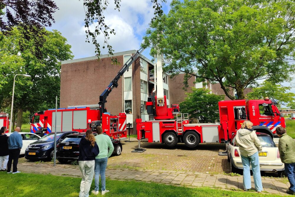 Brandweer zet zwaar materiaal in voor hulpverlening