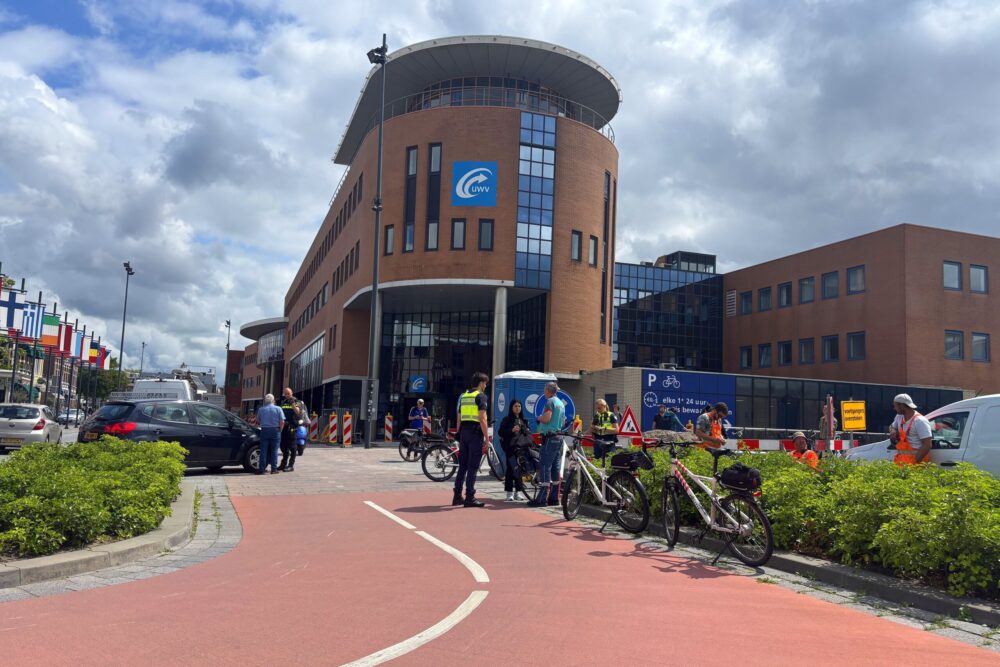 Fietser gewond bij aanrijding op Stationsweg in Leeuwarden