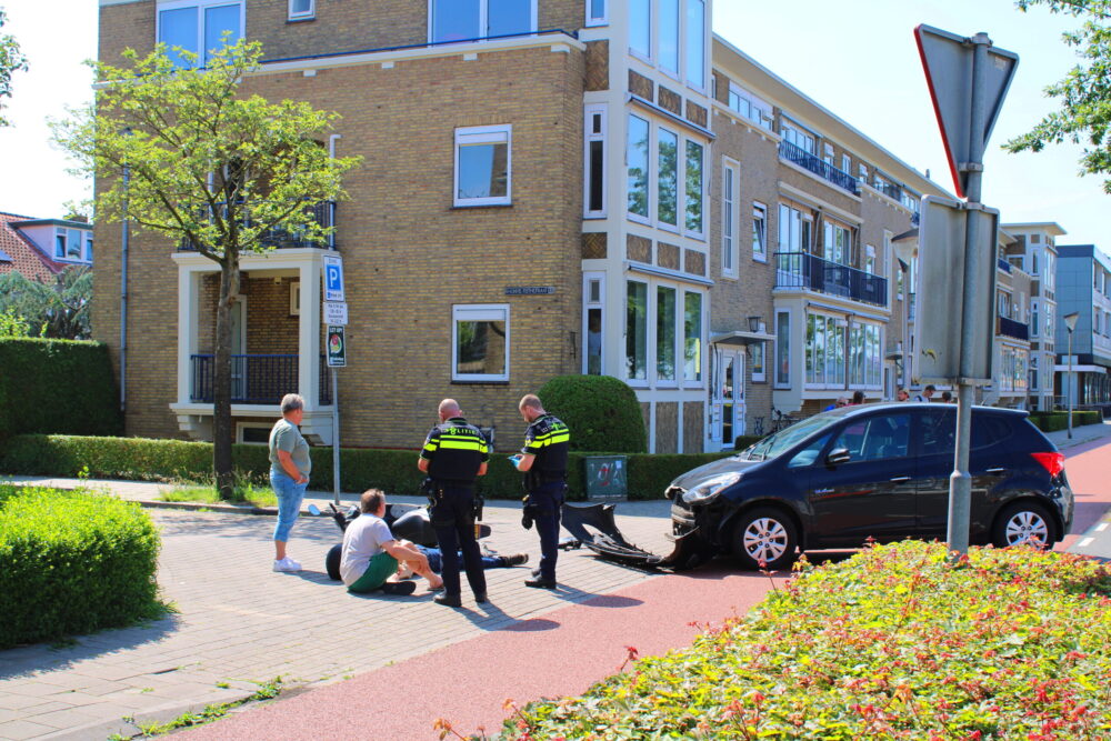 Scooterrijder gewond bij aanrijding in Leeuwarden