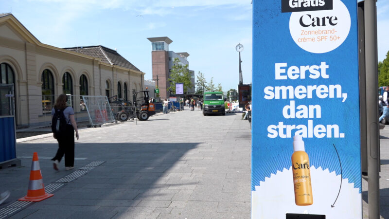 VIDEO: Zonnebrandpaal geplaatst op station Leeuwarden: wat vinden de inwoners?