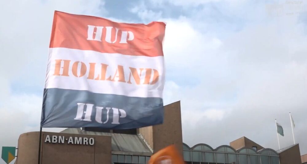 VIDEO: Oranje Leeuwinnen spelen in vol Cambuurstadion – Leeuwarden kleurde oranje