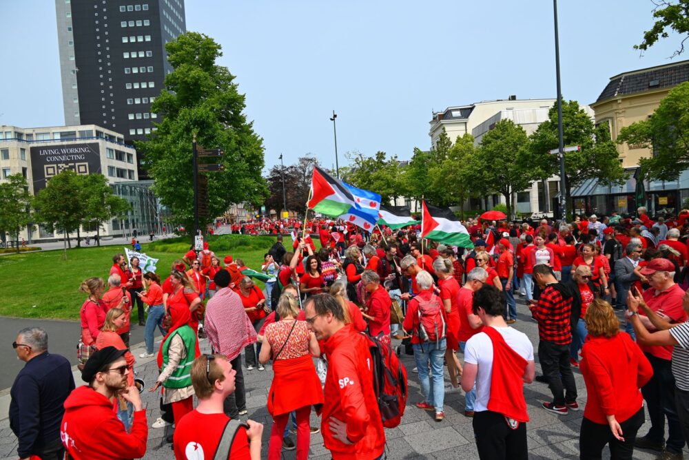 Ongeveer 2000 mensen demonstreren in Leeuwarden tegen het geweld van Israël in Gaza