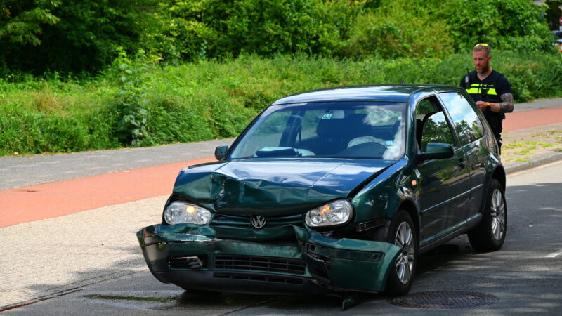 Ongeval met letsel op kruising Mr. P.J. Troelstraweg