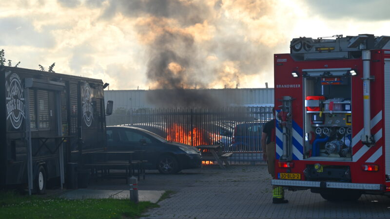 Auto zwaar beschadigd door brand