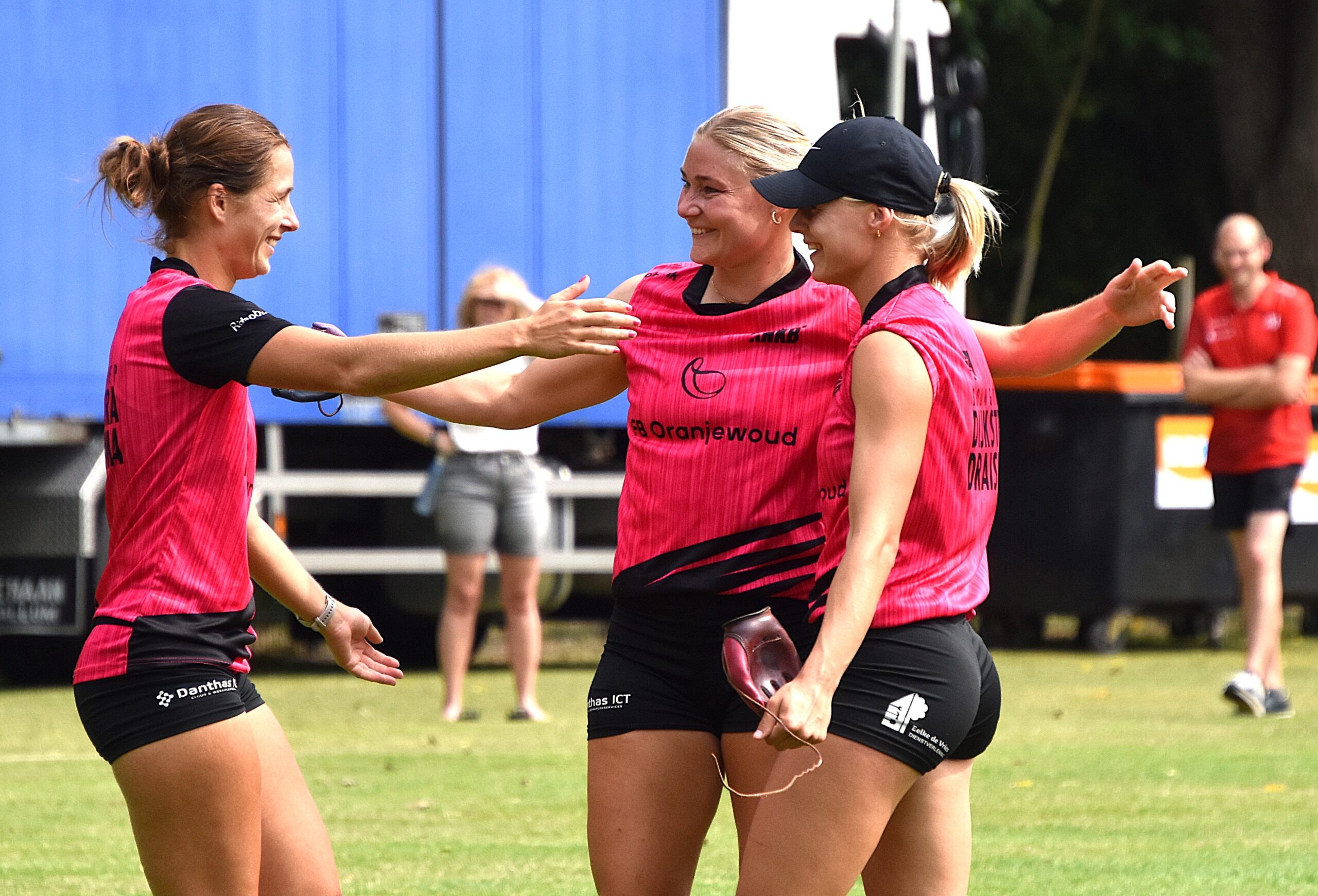 De HH door elkaar gehusseld in Makkum en de DH in vrije formatie