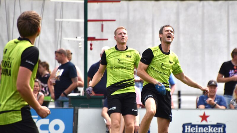 De DH in vrije formatie en de HH door elkaar gehusseld in Makkum