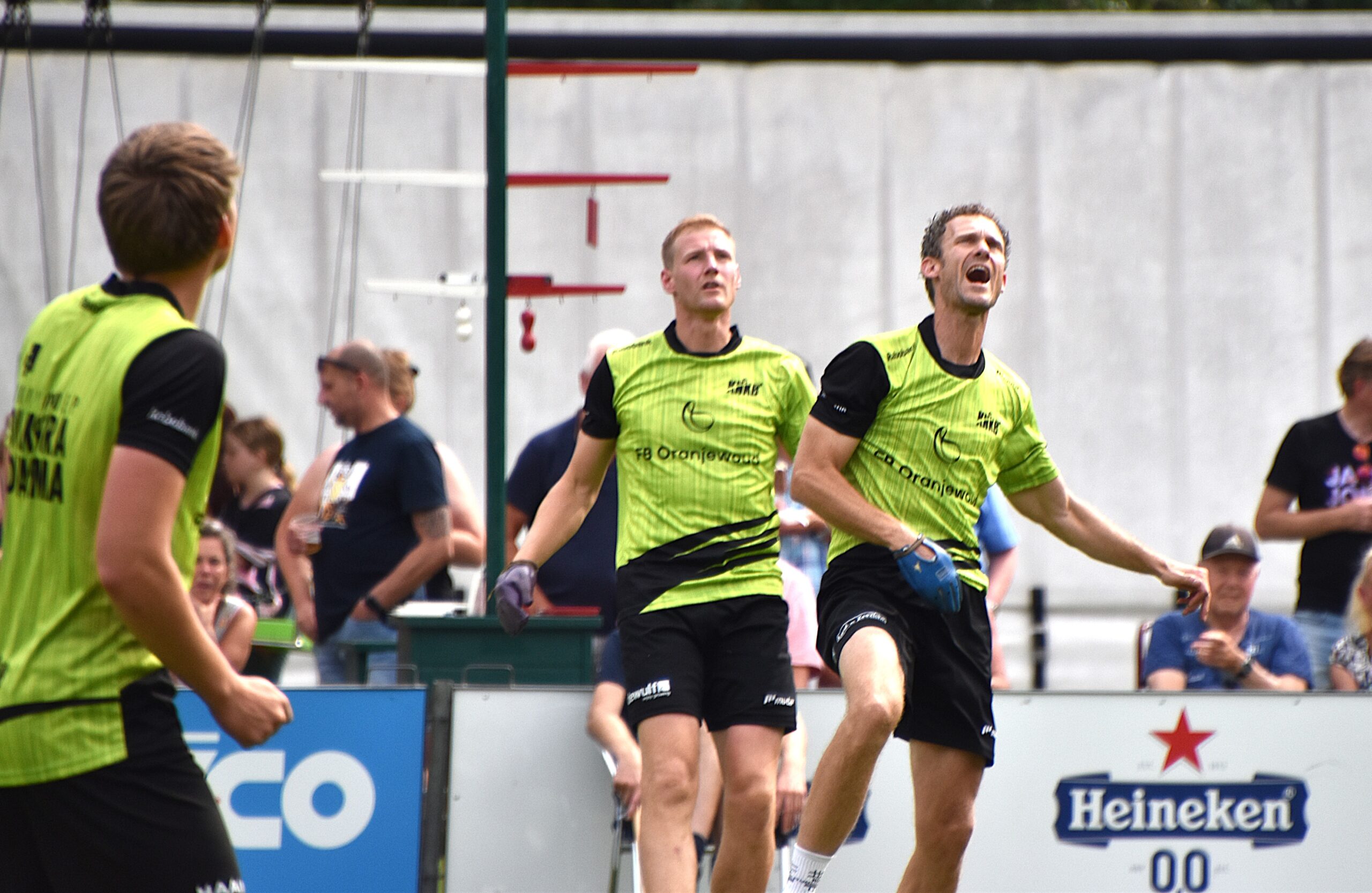 De DH in vrije formatie en de HH door elkaar gehusseld in Makkum