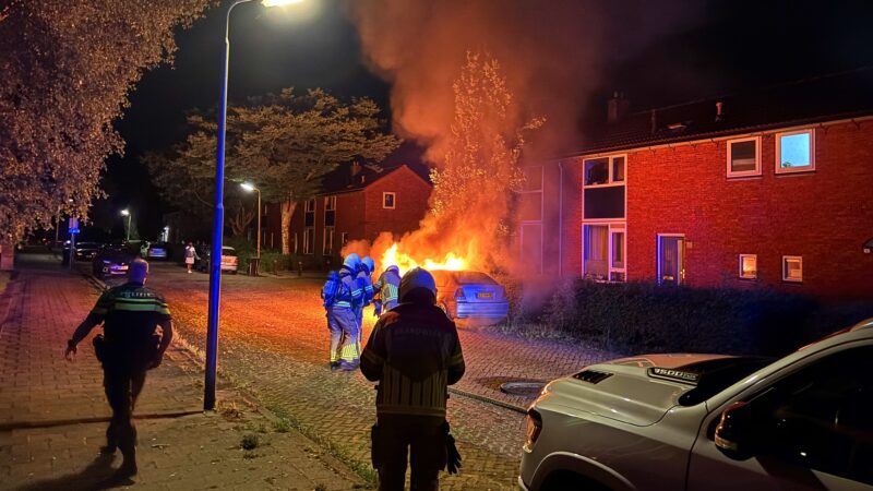 Politie onderzoekt autobranden in Leeuwarden; brandstichting in aantal gevallen waarschijnlijk