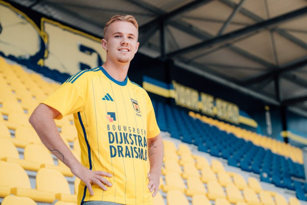 Kian Visser na tekenen van eerste profcontract bij SC Cambuur: “Scoren en bij Noord volle bak juichen”