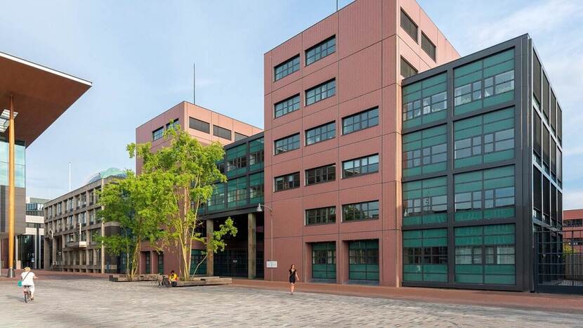 Kassière (19) en Duitse vriend (20) veroordeeld voor overval op supermarkt in Leeuwarden