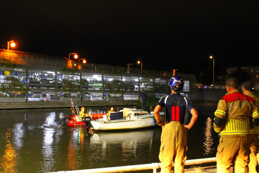 Boot in de problemen aan Hoeksterend