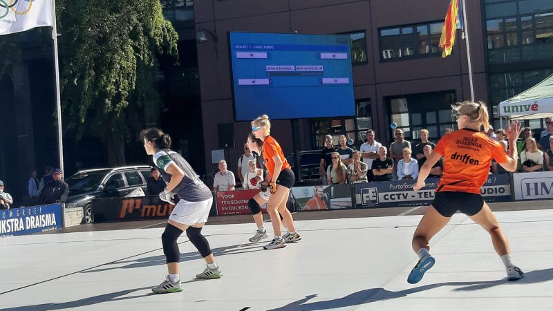 Audio: Zusjes Marrit en Hiske Zeinstra winnen WK Wallball