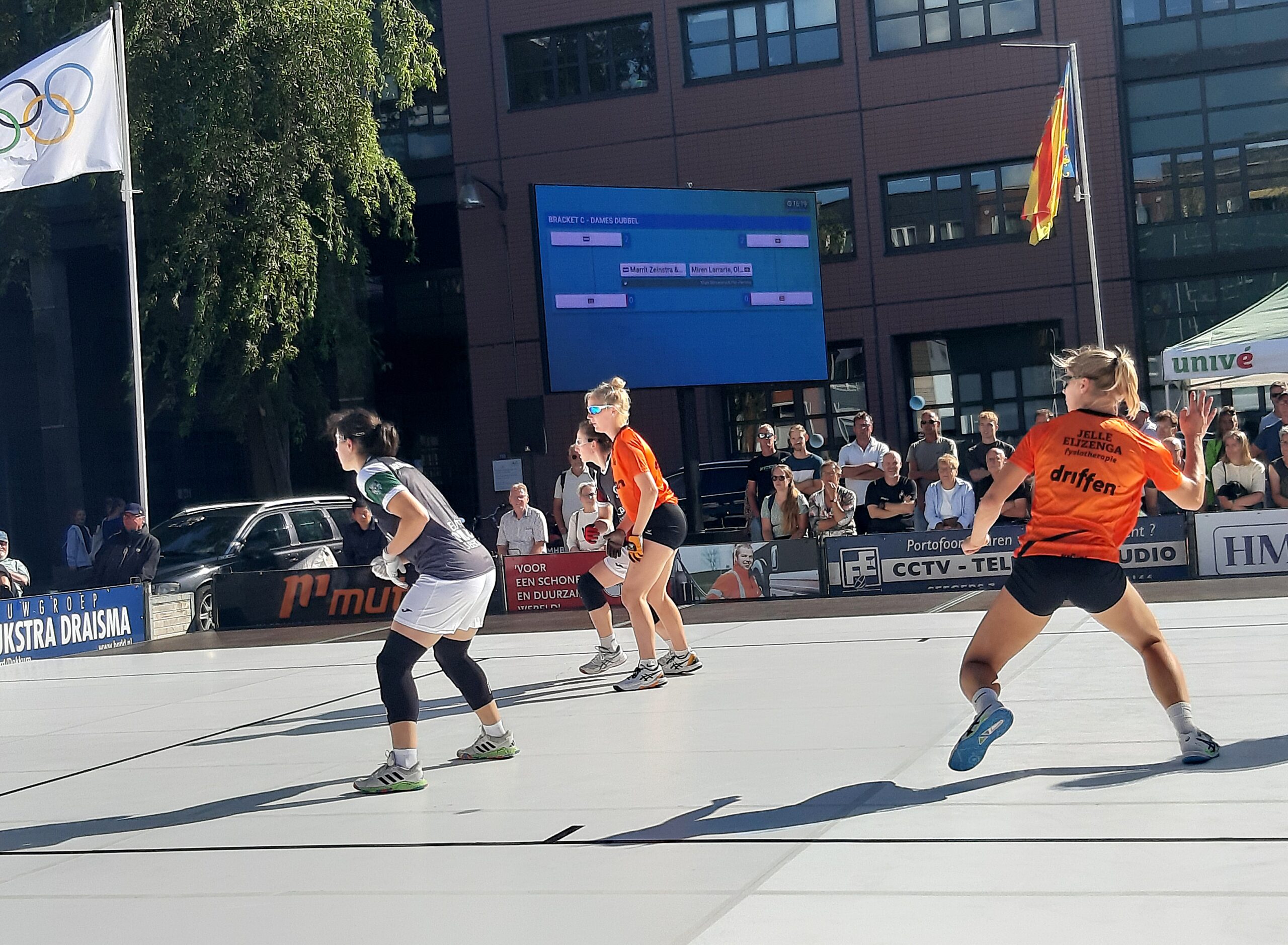 Audio: Zusjes Marrit en Hiske Zeinstra winnen WK Wallball