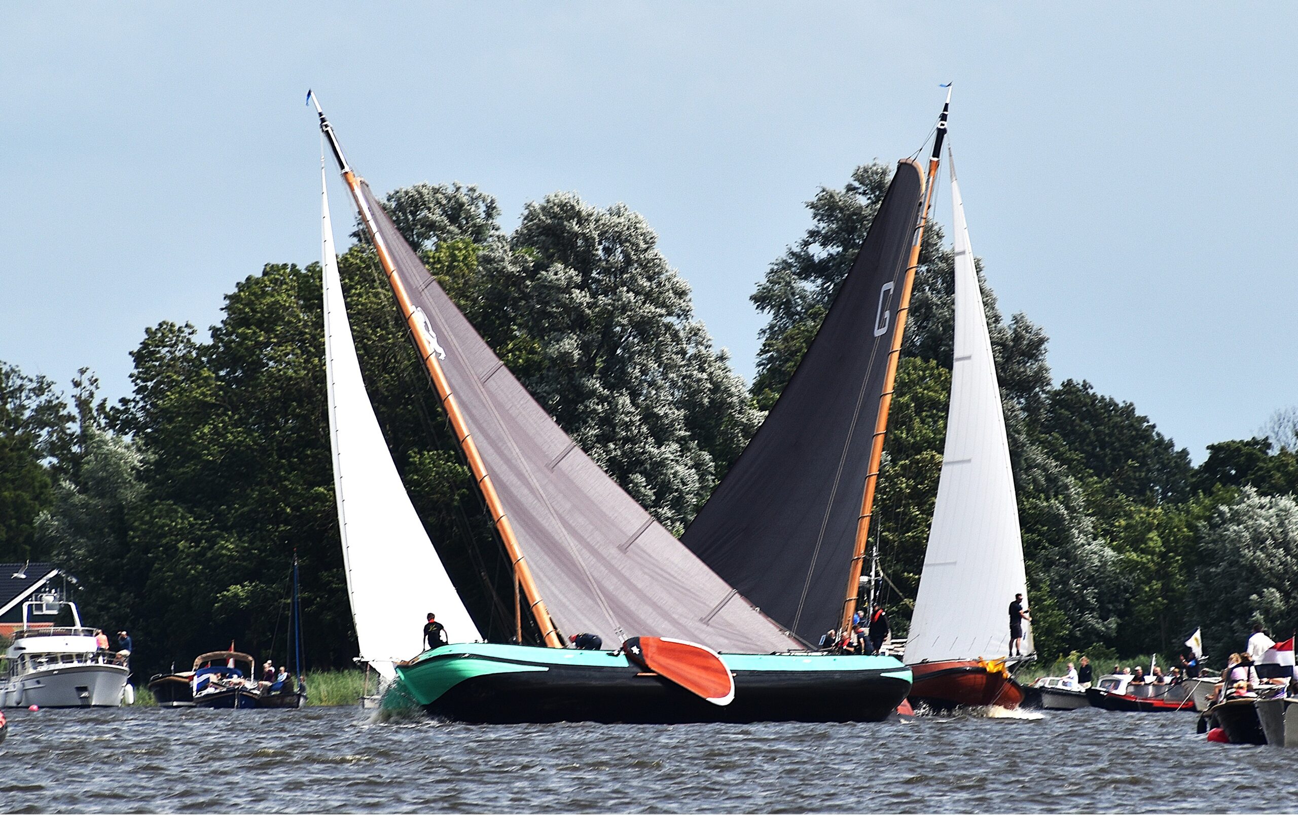Skûtsje Leeuwarden verstevigt zilveren positie klassement