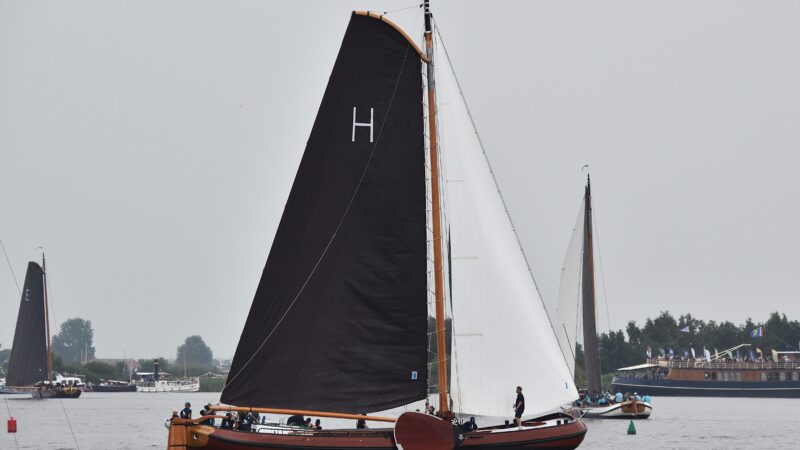 Skûtsje Heerenveen klaarwakker na vroege start Woudsend