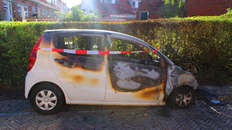 Auto door brand verwoest