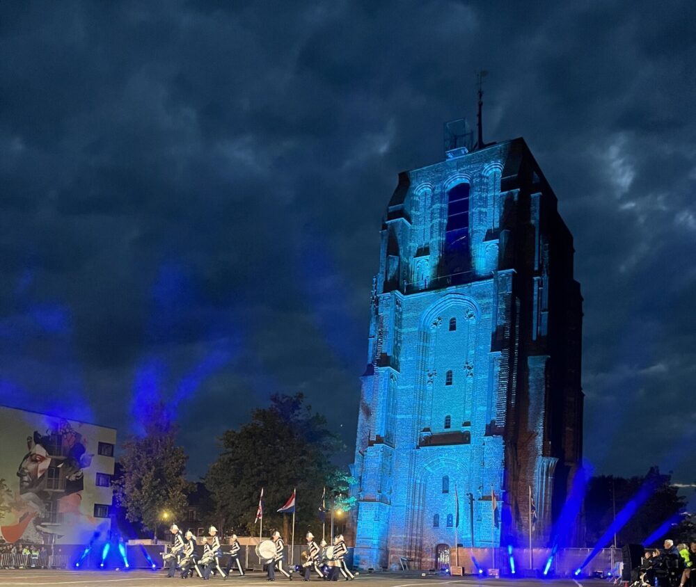 VIDEO: Taptoe Leeuwarden keert terug naar de Oldehove; Muzikaal spektakel met een glimlach