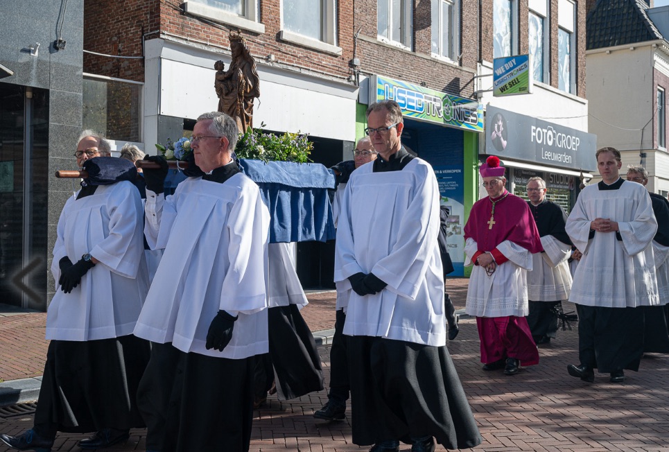 VIDEO: Mariaprocessie zondag door binnenstad Leeuwarden