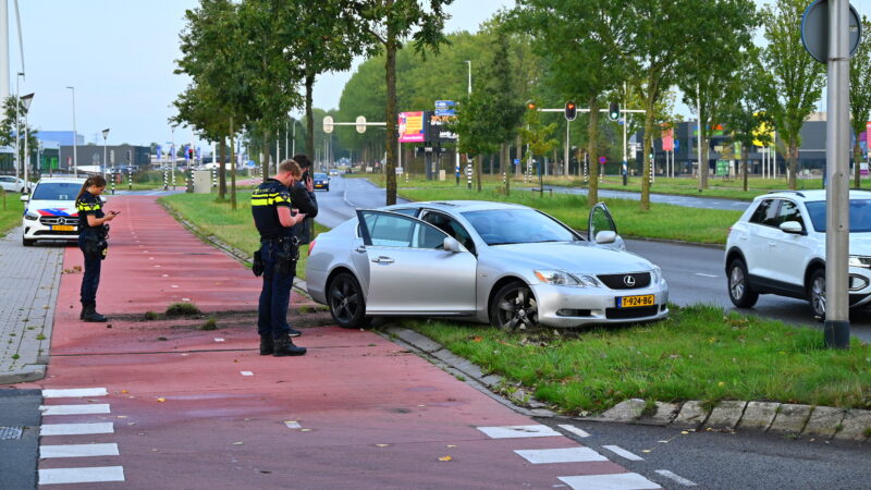 Automobilist raakt van de weg af in Leeuwarden