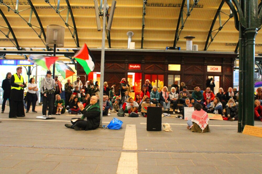 Sit-in demonstratie op station voor Palestina