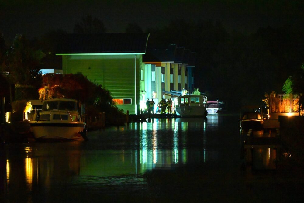 Hulpdiensten rukken uit voor persoon te water aan Skûtesân