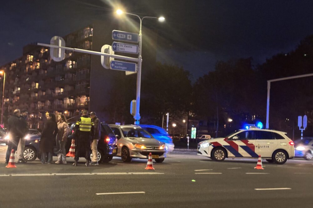 Botsing tussen twee auto’s op kruispunt