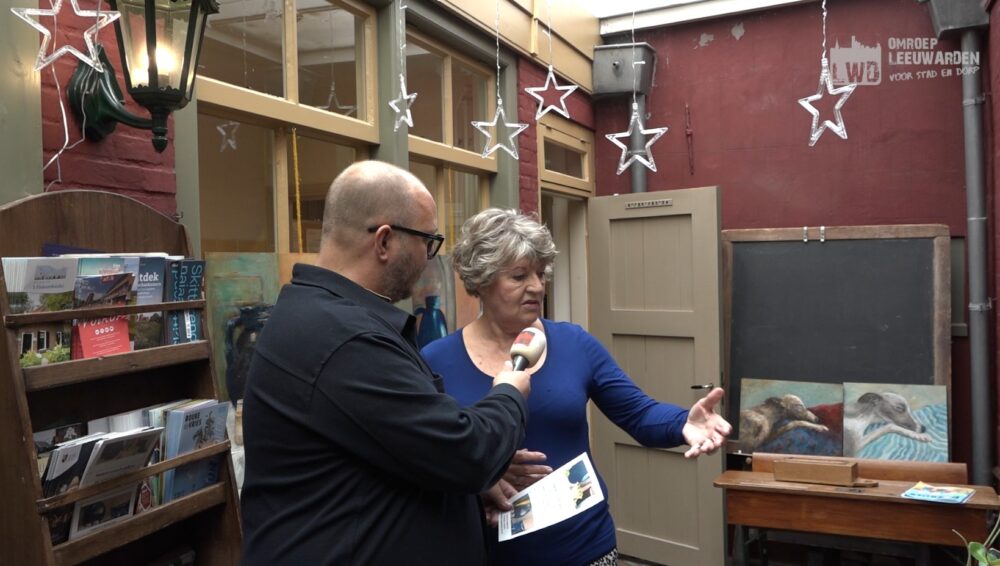 VIDEO: Twee Friese kunstenaars tonen dubbelperspectief in expositie ‘Samen en toch anders’