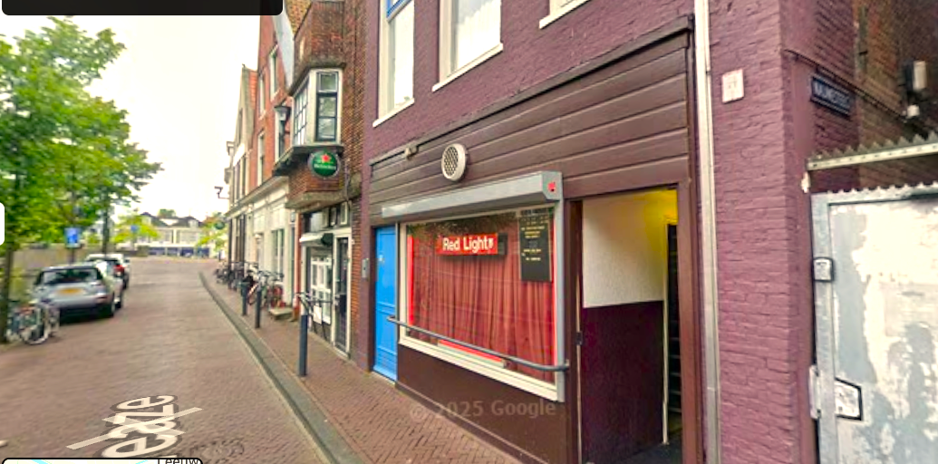 Gemeente Leeuwarden koopt bordeel Walhalla aan de Weaze in Leeuwarden