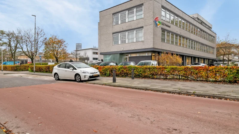 Gebouw GGZ Friesland aan de Sixmastraat in Leeuwarden verkocht aan Blackroad
